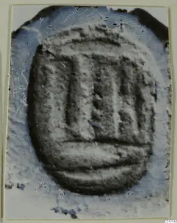 Seal impression, an oval impression with a design of vertical and horizontal lines.