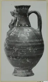 Bichrome-Red pottery jug from Marion, tombs 31–45, seen from the side