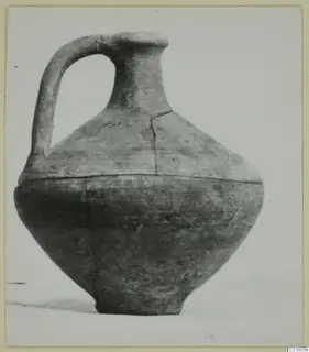 Single-handled juglet from Marion, tombs 46–60 finds, Bichrome-Red pottery