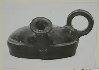 Black glazed guttus from Marion with a ring handle and a round opening on top