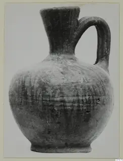 Stroke Polished Ware jug with a single loop handle and streaked surface, from the finds of Marion tombs 1–30