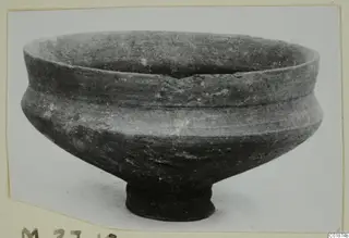 Pottery bowl with a wide open mouth, a thickened rim and a short ring foot.