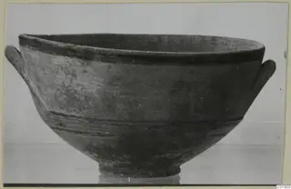 Black-on-Red bowl from the Kastros tombs at Lapithos, with two small side handles and dark painted bands