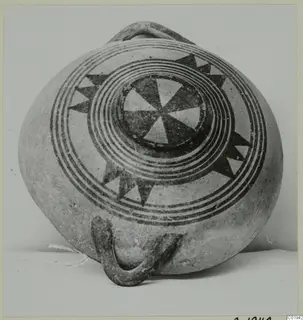 White Painted I bowl from Lapithos, Kastros tombs, with concentric bands and a star-like pattern around a central rosette