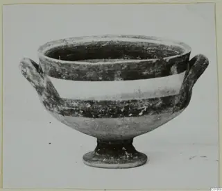 White Painted I bowl from Lapithos, with two handles and a pale band around the body