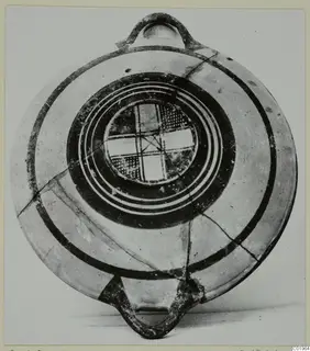 White Painted I bowl from Lapithos, seen from above, with dark painted bands and a cross-hatched central panel