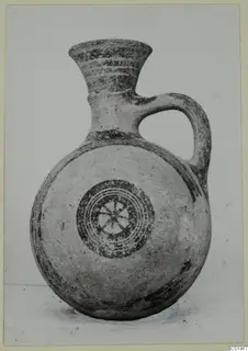White Painted II vessel with a flaring neck, single handle and concentric-circle motif on the body