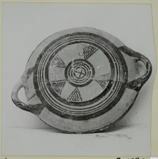 White Painted I bowl from Lapithos, seen from above, with concentric rings and crosshatched radiating sectors