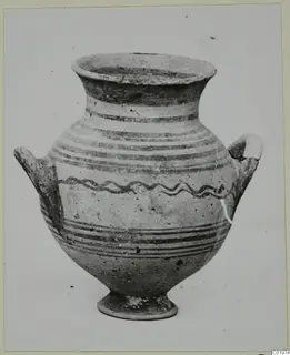 White Painted I amphora from Lapithos, Kastros tombs: a two-handled pottery vessel with dark painted bands and a wavy line.