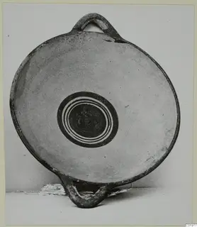White Painted I bowl from Lapithos, seen from above, with concentric painted rings at the centre