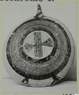 Pottery Bichrome I: round painted vessel with concentric bands and a cross-shaped motif on its centre