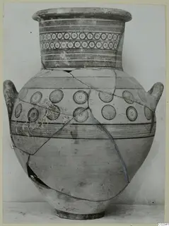 Two-handled pottery amphora-crater decorated with concentric circles and horizontal bands