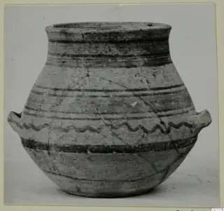 Pottery Bichrome V vessel with dark painted bands, a wavy painted line and two small handles