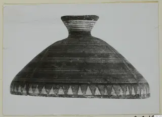 Pottery Bichrome V vessel with a flaring neck, horizontal bands and a row of pale triangles around the body