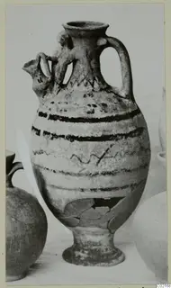 Jug from Marion, Pottery Polychrome III-VII, with black horizontal bands and wavy lines on a ring foot