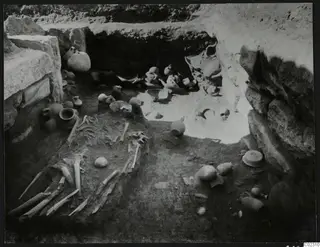 Tomb 11 at Amathus: find layer with a skeleton and pottery vessels, seen from the north.