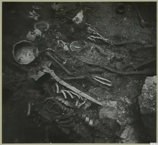 Skeleton and grave goods lying in situ in Tomb 18 at Enkomi