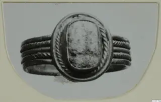 Finger ring with an oval bezel set with an oval stone and a twisted-cord border, from Enkomi
