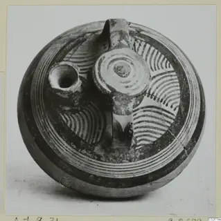 Bowl-jar of Levanto-Helladic Ware from Ayios Iakovos, seen from the front