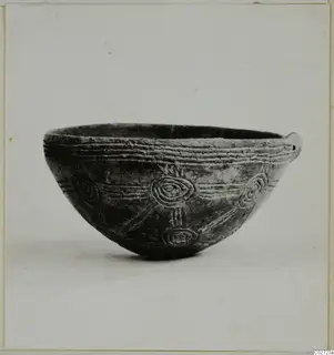 Red Polished III bowl from Lapithos, Vrysi tou Barba tombs, with incised horizontal lines and concentric ring motifs