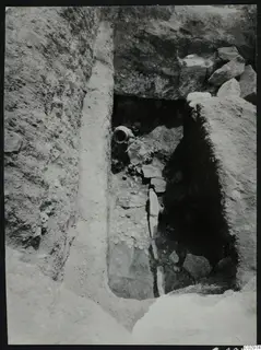 Tomb 14 at Amathus: pottery vessels in the find layer inside the tomb chamber, seen from above