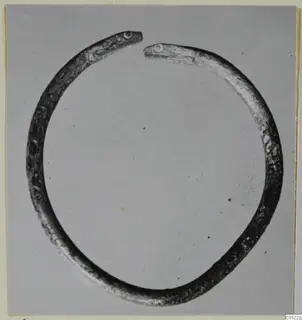 Silver open ring bracelet with both ends shaped as small heads with round eyes