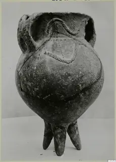 Pottery Red Polished III amphora with two handles and three feet, from the Vrysi tou Barba tombs at Lapithos