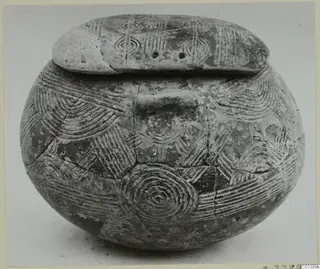 Pottery Red Polished III amphora from Lapithos, with incised concentric circles and curved lines on body and flat top