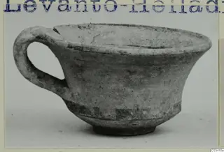 Pottery bowl-jar with a single loop handle and flared rim, Levanto-Helladic Ware, seen from the side