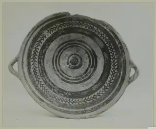 Pottery Levanto-Helladic Ware bowl-jar seen from above, with two loop handles, dark concentric rings and a band of hatched chevron pattern