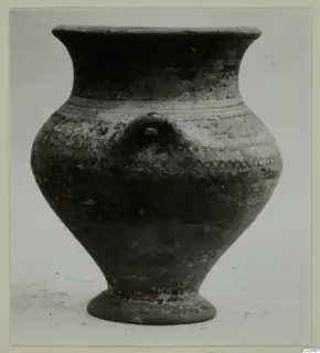 Pottery Levanto-Helladic Ware bowl-jar from Enkomi, with a loop handle and painted bands on the body