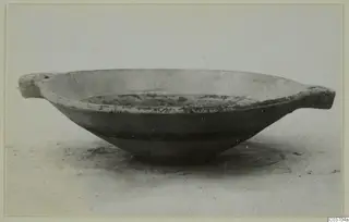 Pottery Levanto-Helladic Ware bowl-jar with two horizontal handles and a dark painted band around the body.