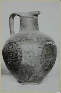 Painted jug with a strap handle and concentric circle decoration, Pottery Black-on-Red II-IV