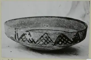 Pottery White Painted II bowl with dark hatched triangles and zigzags painted around its outer wall