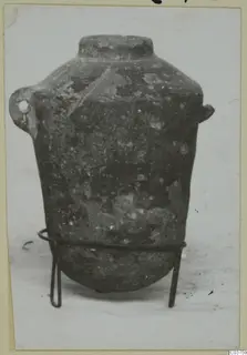 Pottery White Painted I amphora with two small handles, standing on a thin wire stand