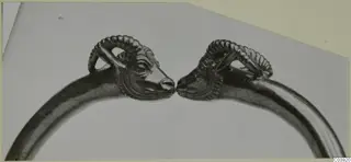Gold bracelet from Vouni with two ram-head terminals facing each other