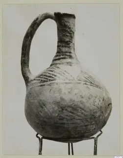 Pottery White Painted III-2 vessel with a loop handle and painted bands, from the Vrysi tou Barba tombs