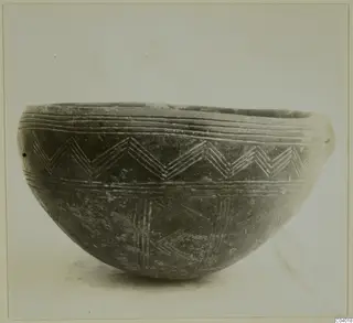 Pottery Red Polished II Bowl from Lapithos, Vrysi tou Barba tombs, with incised zigzag and line decoration