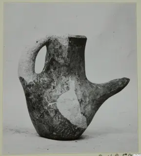 Pottery jug named White Painted IV-V, with a loop handle and a long spout