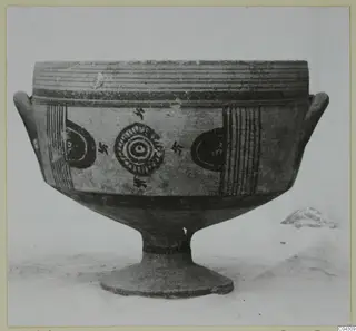 Bichrome IV footed bowl with two side handles, painted with concentric circles and small cross motifs