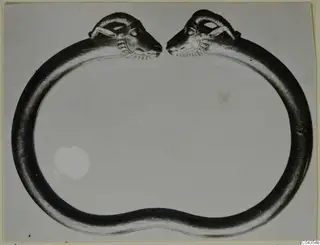 Gold bracelet ending in two ram's heads that face each other, from Vouni