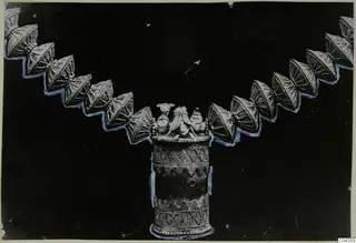 Necklace of pyramid-shaped pendants with a cylindrical pendant at the centre, from Arsos