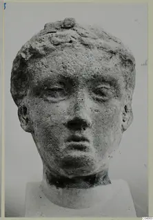Sculpted head from Mersinaki, shown from the front on a plain square base
