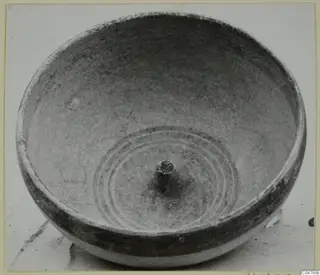 Bowl seen from above, with concentric rings and a central knob inside; White Painted IV from Amathus