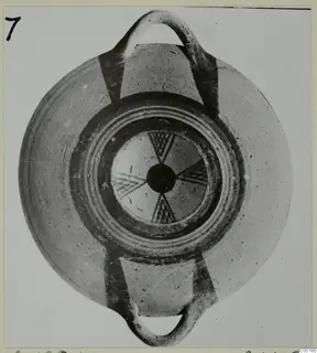 White Painted I bowl from Lapithos, seen from above, with concentric bands and triangular motifs inside