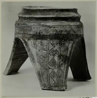 White Painted I amphora from the Lapithos Kastros tombs, with decorated body and three splayed feet