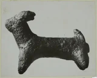 Small bronze figurine of a stylised animal from Lapithos, seen from the side