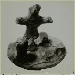 Terracotta Minor Plastic 3, a small terracotta figure with a cross-shaped top on a lumpy base