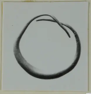 Ring-shaped jewellery from Enkomi, Tomb 3, with a thin pin lying across its upper part