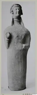 Terracotta standing figure from Mersinaki with a close-fitting headdress and cylindrical body